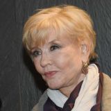 Убитая горем Алентова появилась на траурном мероприятии