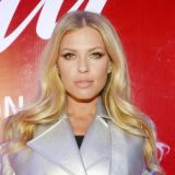 Сломленной Дакоте потребовалась серьезная помощь