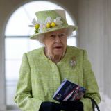 Стало известно о побеге Елизаветы II из дворца