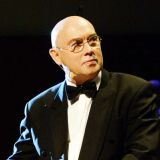 Превратился в старика с палочкой: 69-летнего Сухорукова невозможно узнать