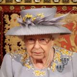 Еще одна смерть в королевском дворце: Елизавета II сокрушена