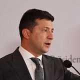 Эксперт Вакаров назвал закрытие телеканалов на Украине главной причиной роста рейтинга Зеленского