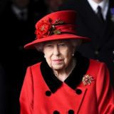 В гроб вгоняют: Меган Маркл и принц Гарри довели королеву Елизавету 