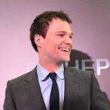 Кричащий от удовольствия Козловский запрыгнул в койку к Акиньшиной