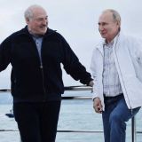 Почему Путина не было на кадрах купания Лукашенко в Черном море? Отвечает Песков 