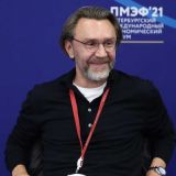 Шнуров бросил беременную жену ради вечеринки с Собчак