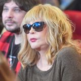 Взялась за старое: народ ахнул от вида вышедшей в свет Пугачевой