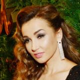 Пьяная Чехова завалилась на пол в страшных судорогах на глазах у толпы