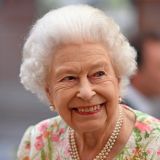 Елизавета II схватила меч на приеме для лидеров государств