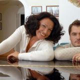 Перебинтованная голова и запекшаяся кровь: прооперированный избранник Бабкиной попал на видео 