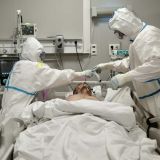 Подъем заболеваемости COVID-19 в России объяснили появлением 