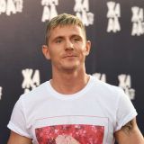 Партнер Лазарева Малиновский потек от вида опустившегося на колени мужика