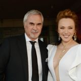 Измотанная грудничком Джанабаева не отпускает Меладзе даже в парикмахерскую