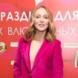 Похудевшая Джанабаева бросила двухмесячную дочь и побежала на сцену