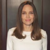 Разведенную Джоли заметили в компании молодого темнокожего музыканта