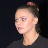 Позирующая на полу в стразах и золоте Кабаева возбудила россиян