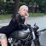 После слухов о расставании с мужем Ивлеева показала голый зад иностранцам