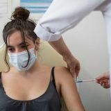 Греция объявила обязательную вакцинацию для нескольких категорий граждан