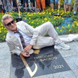 Баскова уложили рядом с Киркоровым