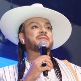 Опять за старое: Киркоров в окружении полуголых мужиков в бабочках вышел в свет