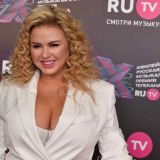 Обалдеть! Семенович расслаблялась на камеру в роскошной спальне