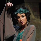 Получившая полмиллиона от МХАТ Бузова продлила контракт с театром