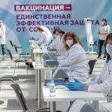 Прививку от коронавируса в Гостином дворе сделали 42 тысячи человек