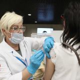 Торговые сети не исключили отстранения от работы непривитых сотрудников