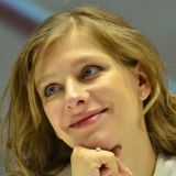 Арзамасова с округлившимся животом оголилась на потеху публике