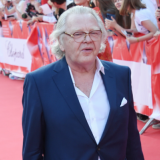 Перенесшего тяжелую операцию Антонова спасают малыши