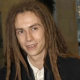 Странный ритуал на могиле Децла шокировал его сына: Некомфортно рядом с ней