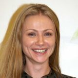 Взрослый сын и невестка сопровождают на отдыхе пережившую горе Марию Миронову