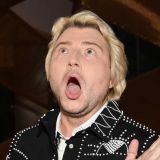 Во все тяжкие: Басков прилюдно устроил пьяные танцы с бутылкой