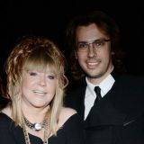 Подходит размер: Пугачева похвасталась аппаратом Галкина