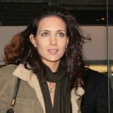 Зажавшая стакан в руке Климова исполнила жаркий танец на столе