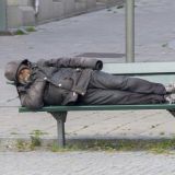 Бомжи обобрали опустившегося от нищеты и голода отца жирующего Пьехи