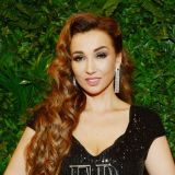 Гуляющая голой Чехова обзавелась подозрительным воздыхателем