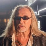 Онанирую редко и кончаю долго: Джигурда о гомосексуальном эксперименте и любимых позах в койке