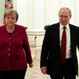 Политолог Михеев о встрече Путина и Меркель: Крым обсуждаться не будет