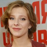 Растрепанная Арзамасова показала себя после родов