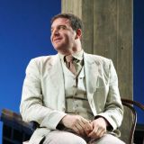 Возмущенный Виторган грубо схватил разошедшуюся Нинидзе