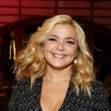 43-летняя Пегова вывалила пышную грудь 