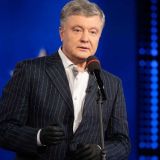 Экс-президента Украины Порошенко облили зеленкой в центре Киева