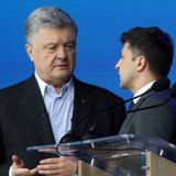 Облитый зеленкой Порошенко обвинил Зеленского в причастности к нападению