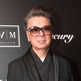 Больного раком Юдашкина застукали за ласками с молодой моделью