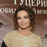 Простившая измену Королева заговорила о предательстве мужа