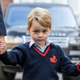 Как девчонка: сына принца Уильяма и Кейт Миддлтон закидали помидорами