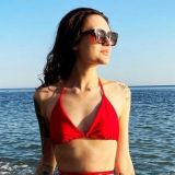 Вся в мать: дочь Кончаловского сверкнула голой грудью в прозрачной майке