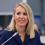 Приготовившая интимную смазку Собчак заявилась на свадьбу к Моргенштерну с голой грудью