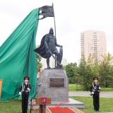 Турчак и Лавров открыли памятник Невскому на территории МГИМО